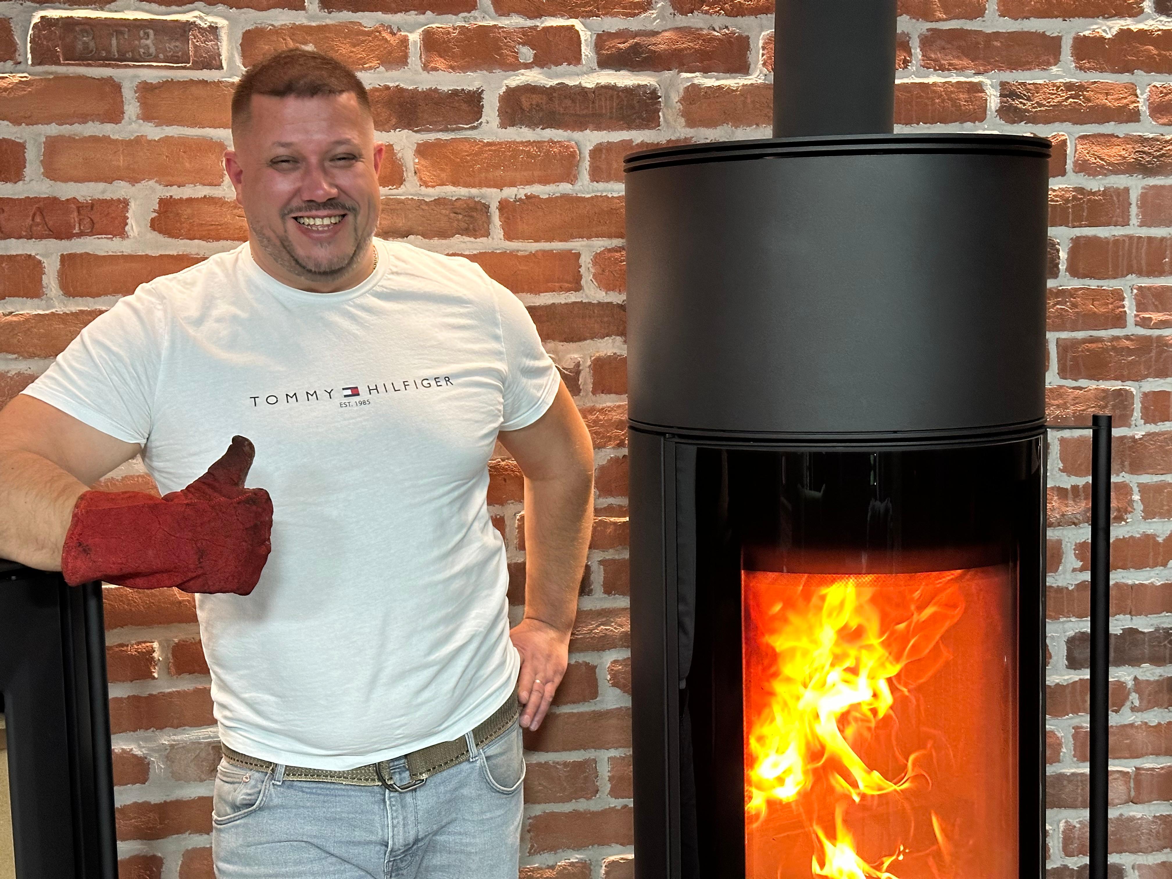 Менеджер Максим