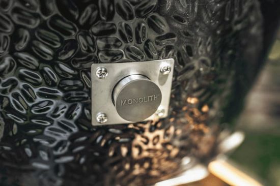 фото Гриль Monolith LeChef Pro-Series 2.0 Black с ножками и боковыми столиками