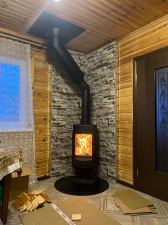 фото Печь-камин чугунная Plamen Aria на ножке