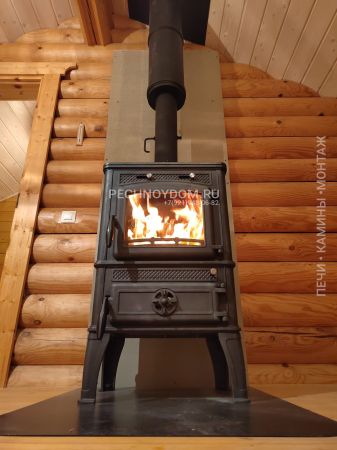 фото Чугунная печь с варочной поверхностью Дача