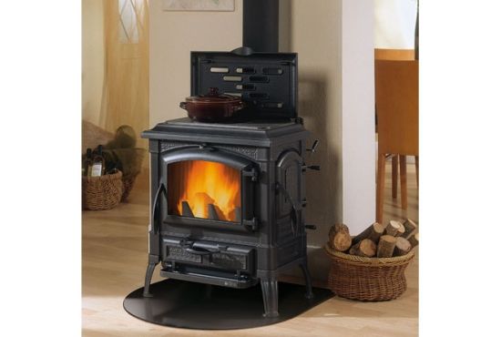 фото Печь-камин с плитой Isetta con cerchi La Nordica