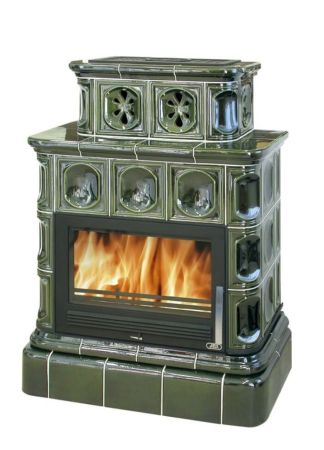 фото Керамический камин Karelie, кафельный цоколь