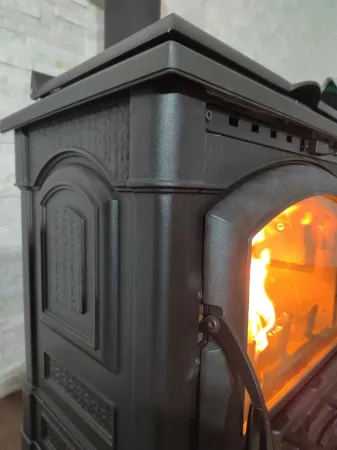 фото Печь-камин Isotta con cerchi La Nordica с плитой