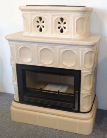 фото Керамический камин Karelie, кафельный цоколь