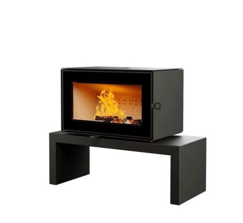 фото Печь-камин Астов Куб 800 на подиуме